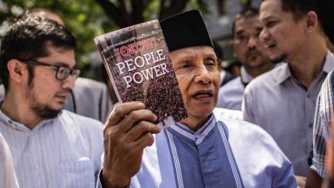 Amien Rais Bawa Buku "Jokowi People Power" ke Ditreskrimum Polda Metro Jaya