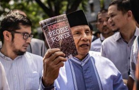 Amien Rais Bawa Buku "Jokowi People Power" ke Ditreskrimum Polda Metro Jaya