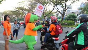 Bagi-bagi Takjil Ala Harris Hotel Sentraland Semarang