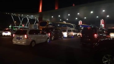 JELAJAH LEBARAN JAWA-BALI 2019 : Pemudik Mulai Padati Rest Area Tol Jakarta-Cikampek Km 19