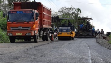 JALUR MUDIK : Musi Banyuasin Terjunkan Alat Berat di Jalan Alternatif