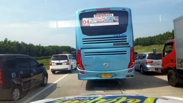 JELAJAH LEBARAN JAWA-BALI: Tol Batang Semarang Padat, Pemudik agar Perhatikan Marka Jalan