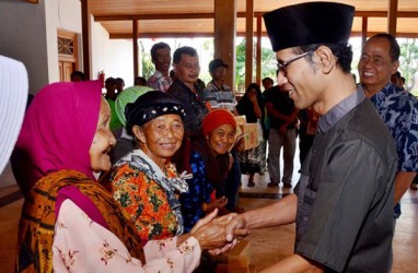 Buruh Gendong & Petugas Kebersihan di Boyolali Terima Bingkisan