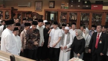 Jokowi dan Habibie Sambut Jenazah Ani Yudhoyono di Cikeas