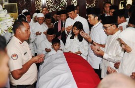 Beri Penghormatan Terakhir, KH Ma'ruf Amin Jadi Imam Salat Jenazah Ibu Ani Yudhoyono