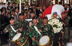 Megawati, BJ Habibie, dan Tri Sutrisno Tiba di TMP Kalibata