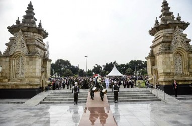 Jokowi Jadi Inspektur Upacara Pemakaman Ani Yudhoyono di TMP Kalibata