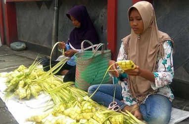 Pedagang Ketupat Dadakan Bermunculan di Purwokerto