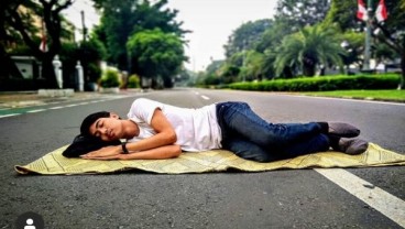 Foto-foto Selfi di Jalanan Jakarta yang Kosong Melompong Saat Lebaran