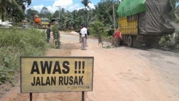 Jalan Akses ke Wisata Batu Limau Karimun Rusak Parah