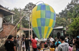 JELAJAH LEBARAN JAWA-BALI 2019: Dinilai Ganggu Penerbangan, Tradisi Terbangkan Balon Udara agar Sesuai Aturan