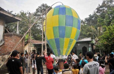 JELAJAH LEBARAN JAWA-BALI 2019: Dinilai Ganggu Penerbangan, Tradisi Terbangkan Balon Udara agar Sesuai Aturan