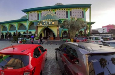 JELAJAH LEBARAN JAWA BALI 2019 : Tidak Kebagian Hotel di Malang, Wisatawan Bisa Isitirahat di Masjid Depan Alun-Alun Kota Batu