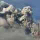 Gunung Sinabung Meletus Lagi, Masyarakat Diingatkan Gunakan Masker