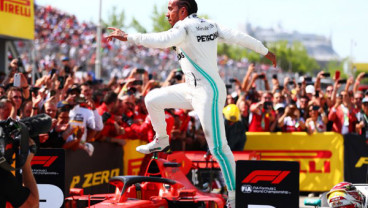F1 : Lewis Hamilton Menang Kontroversial di GP Kanada