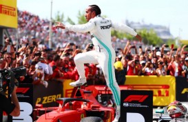 F1 : Lewis Hamilton Menang Kontroversial di GP Kanada