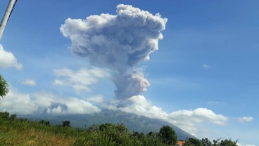 Gunung Agung Erupsi Lagi, Kolom Abu 1.000 Meter, Warga Diminta Tenang