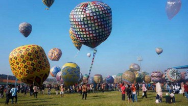 Balon Udara Berukuran Sangat Besar Jatuh Timpa Rumah Warga di Yogyakarta