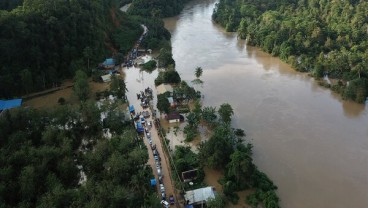 Semen Tonasa Salurkan Bantuan untuk Korban Banjir di Sidrap dan Soppeng