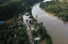 Semen Tonasa Salurkan Bantuan untuk Korban Banjir di Sidrap dan Soppeng