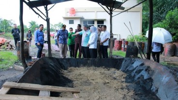 Tangani Jalan Rusak Palembang Fitri Minta Dinas PU Miliki Alat Sendiri