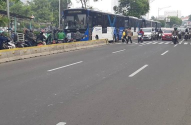 Dampak Pengamanan Sidang MK, Pengendara Motor Sempat "Bajak" Jalur Trans Jakarta