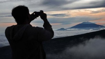 Seorang Pendaki Dievakuasi dari Gunung Sindoro Akibat Cedera