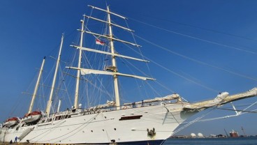 Kapal Pesiar MV Star Clipper Sambangi Pelabuhan Tanjung Emas