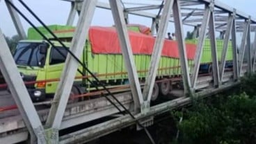 Jembatan Mesuji Ambrol, 2 Truk Akhirnya Bisa Dievakuasi