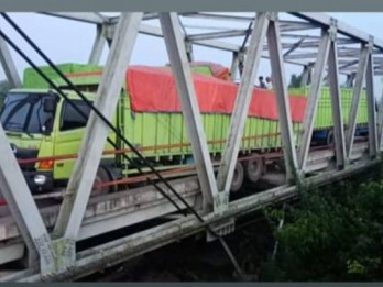 Jembatan Mesuji Ambrol, 2 Truk Akhirnya Bisa Dievakuasi