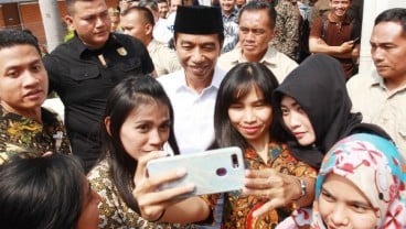 Ketika Jokowi Mendapat Kue Ultah dari Wartawan Istana