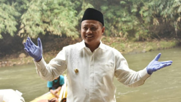 Wagub Uu Bersih-Bersih Ciliwung