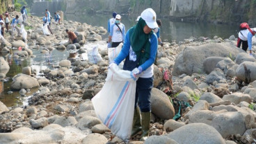 PLN UID Jabar Ambil Bagian Pecahkan Rekor Muri Bebersih Sungai Ciliwung