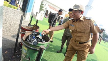 Yana Senang Warga Aktif Jaga Kebersihan Alun-Alun Bandung
