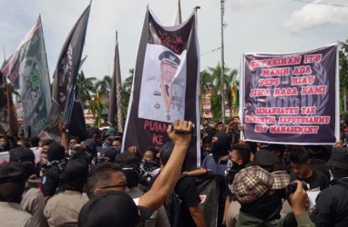 Dikalahkan PSMS Medan, Suporter PSPS Pekanbaru Demo ke Gubernur
