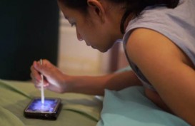 Resep Parenting : Mona Ratuliu Ajak Anak Diskusi Tentang Teknologi