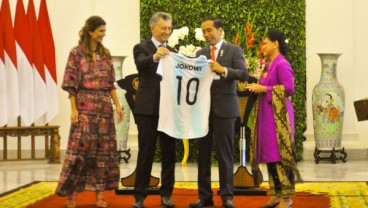 JOKOWI BERTEMU PRESIDEN ARGENTINA : Diplomasi ‘Lionel Messi’