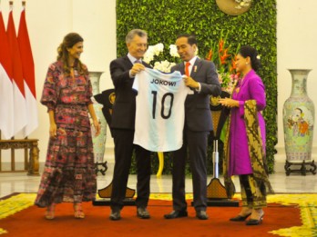 JOKOWI BERTEMU PRESIDEN ARGENTINA : Diplomasi ‘Lionel Messi’