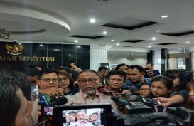 Bambang Widjojanto Beri Hormat pada Saksi Prabowo Berstatus Tahanan Kota