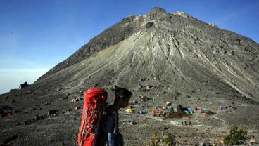 Pengawasan Pendakian Gunung Sindoro Diperketat