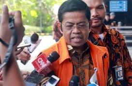Ombudsman Protes Idrus Marham Keluar Tanpa Rompi Oranye & Menggunakan HP