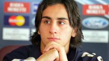 Eks-Gelandang Timnas Italia Alberto Aquilani Pensiun