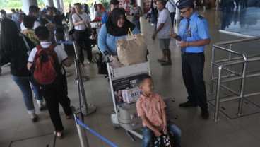 Jumlah Penumpang Pesawat di Bandara SMB II Turun