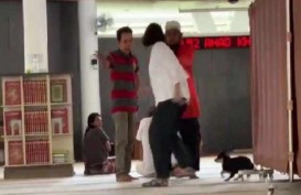 Wanita yang Membawa Anjing ke Masjid Terancam Pasal Penistaan Agama