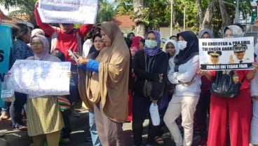 Pemkot Surabaya Dituding Tak Dukung Sekolah Swasta