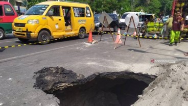 Jalan Aspal Di Medan Tiba-Tiba Amblas