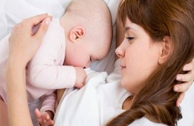 Percaya atau Tidak, Mencium Aroma Bayi Sama Senangnya dengan Makan Enak
