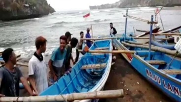 Gelombang Tinggi Mengancam, Perahu Nelayan di Baron Diamankan. Waspadai Wisata Pantai