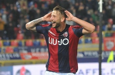 AC Milan Berburu Mitchell Dijks, Bek Bologna Asal Belanda