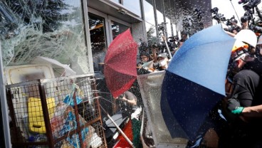 Polisi Tangkap Pendemo di Hong Kong